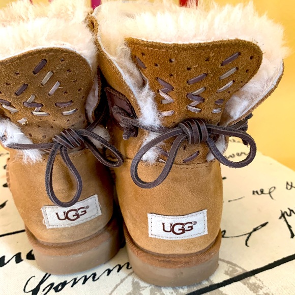 UGG Shoes - UGG Adoria Tehuano Shearling Suede Booties Chestnut Tan Bailey Mini Boots Size 8